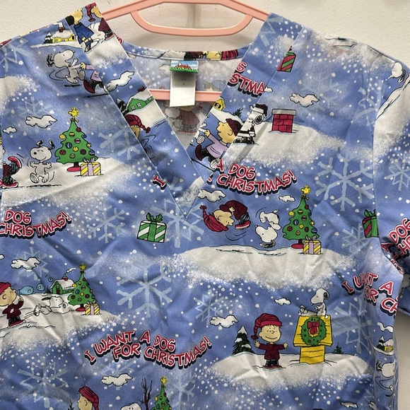 Peanuts I Want A Dog For Christmas Medical Scrub Top Small 2 front pockets - Picture 2 of 7